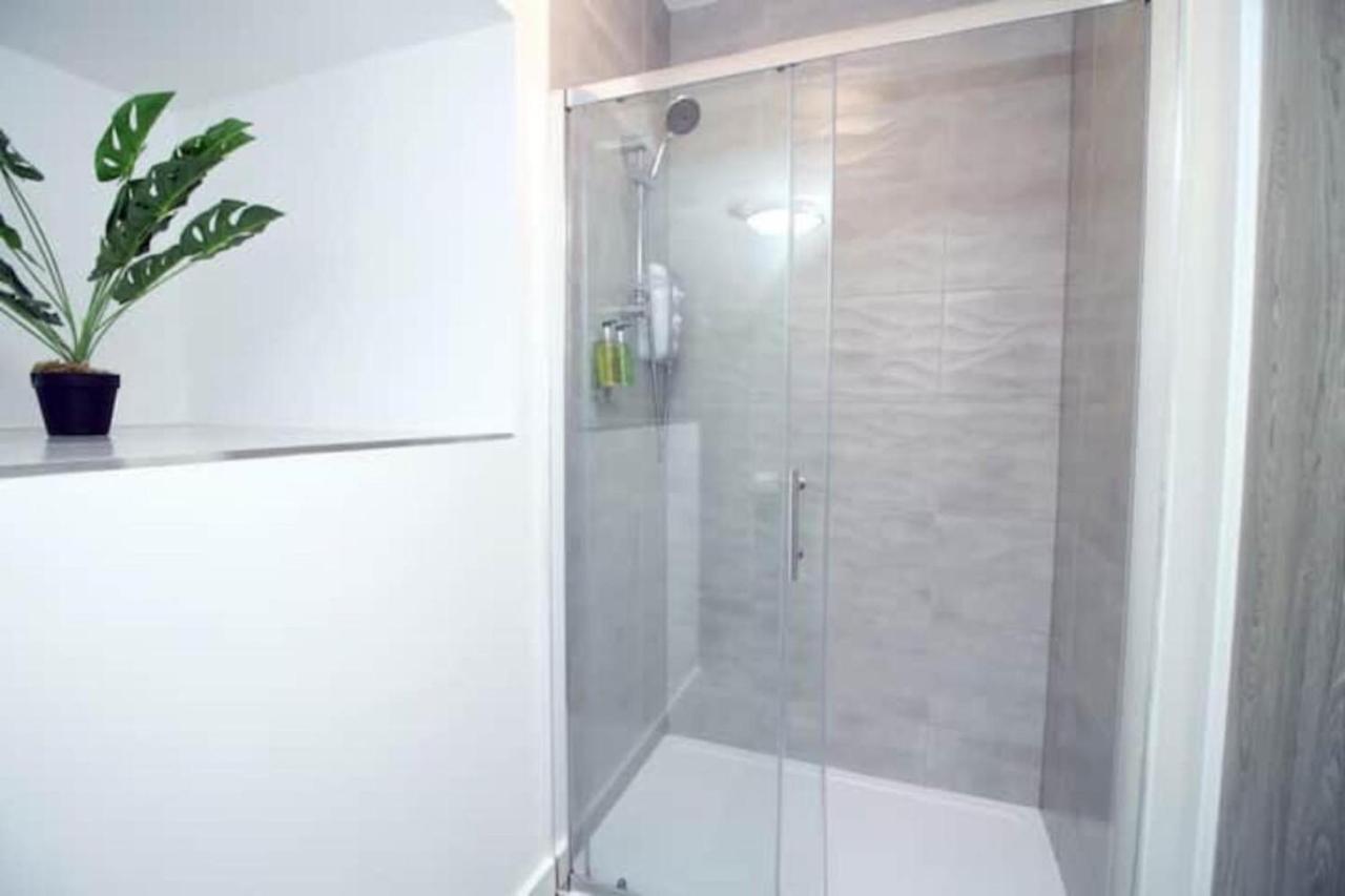 Flat In Cardiff City Centre Buitenkant foto
